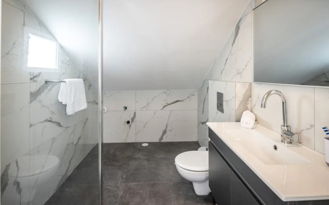 Poleg Serenity Villa by Sea N' Rent
