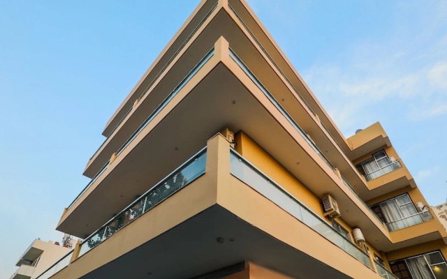 Silverkey Medanta Sec 38 By OYO Rooms