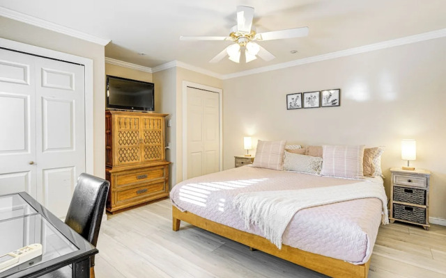 Walkable Scottsdale Condo w/ Pool Access!