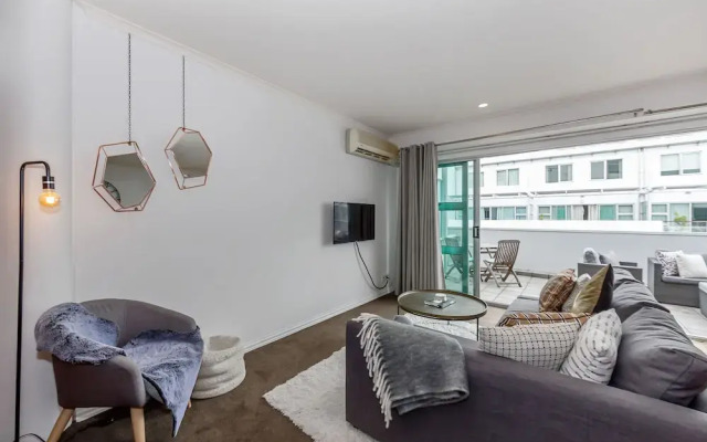 Premium 1BR Apartment at Princes Wharf