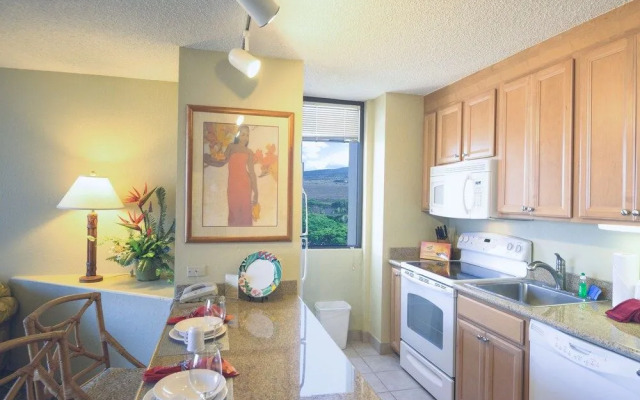 Kaanapali Shores Studio 742 Studio Bedroom Condo by RedAwning