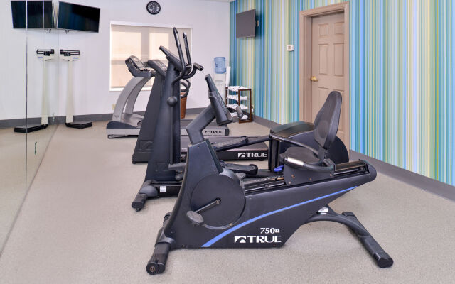 Holiday Inn Express St. Louis West - O'Fallon by IHG