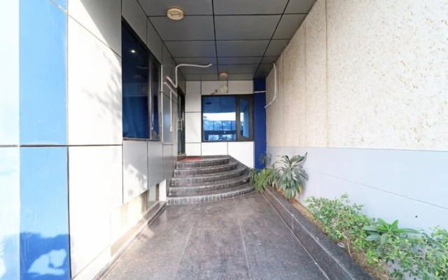 Cybercity Rooms & Suites by OYO Rooms