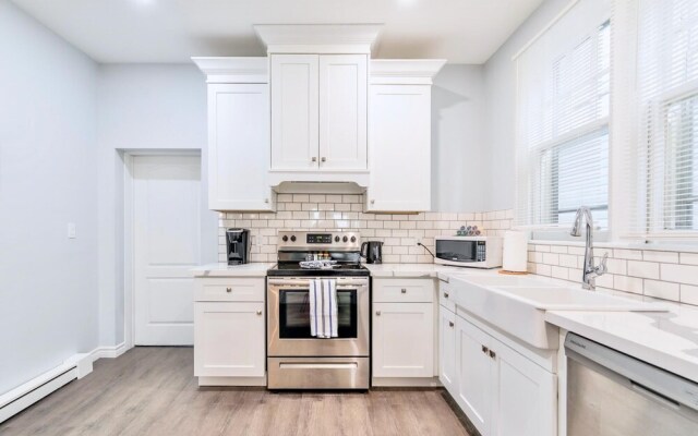 Bright and Modern 2BR Apartment With Netflix