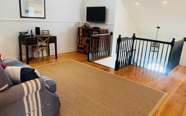 Holden Point - 5 Br Home