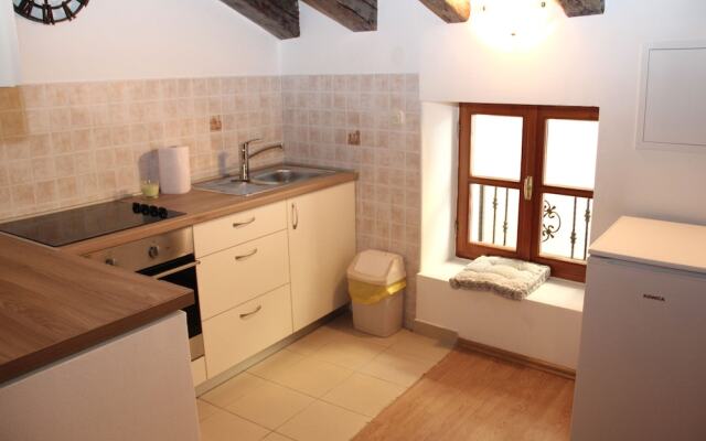 Old Theatre Rooms and Apartments