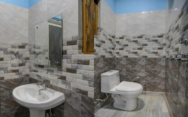 OYO Flagship 702327 D.S. Guest House