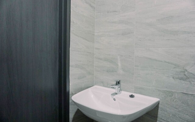 Well Furnished And Comfy Studio Collins Boulevard Apartment