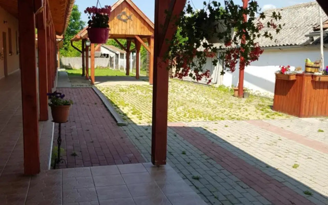Tisza-Tavirózsa Vendégház