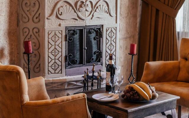 Bayar Cave Suites