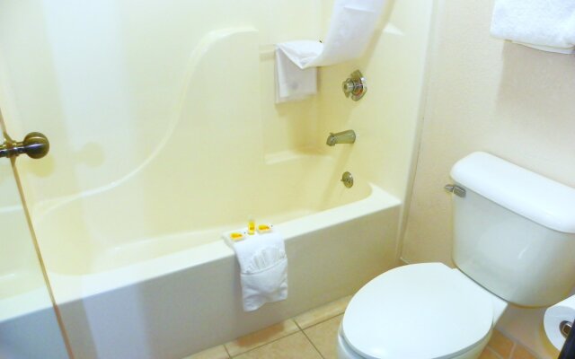 Royalton Inn & Suites