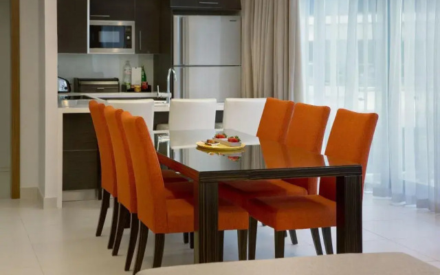 Majestic Arjaan by Rotana Hotel