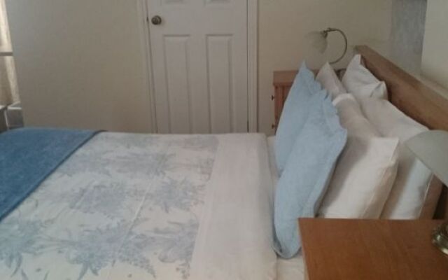 Cross Street Guesthouse & B & B