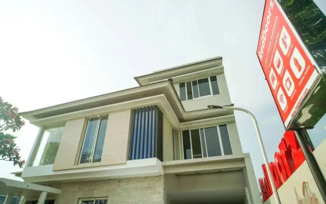 RedDoorz @ Bukit Palma Surabaya