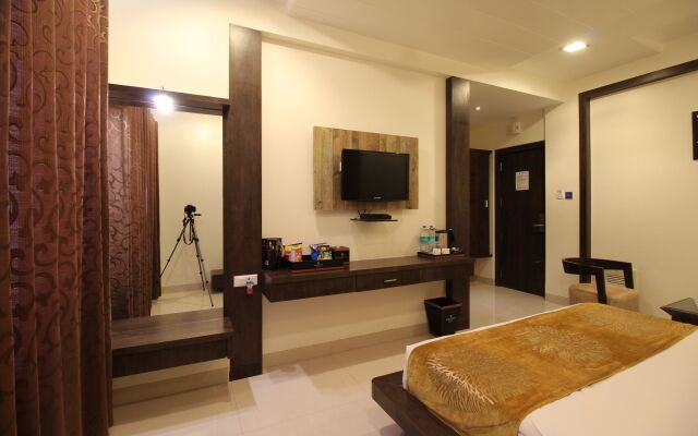 Marigold- Newly Renovated Hotel