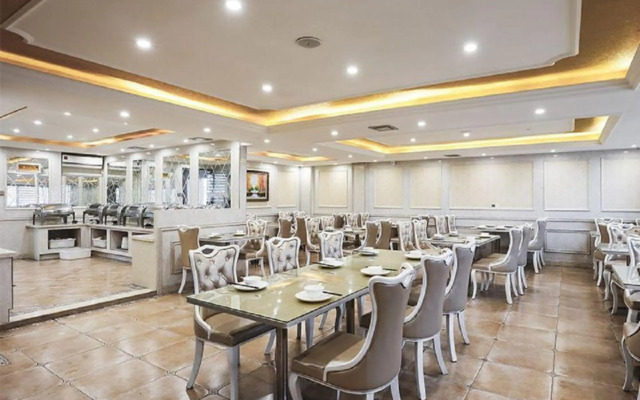 Vienna Hotel (Nanjing Hexi Golden Eagle Shop)