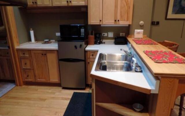 Abe's Spring Street Guest House