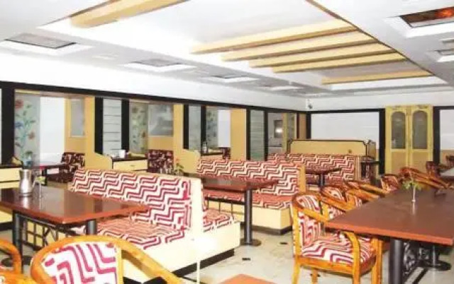 Hotel Mayura A/c