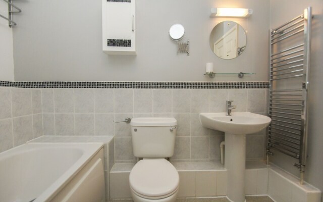 Britannia Harbour View Parking by Brighton Holiday Lets