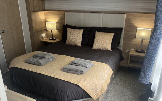 Pet Friendly 2-bed Lodge Near Preston & Blackpool