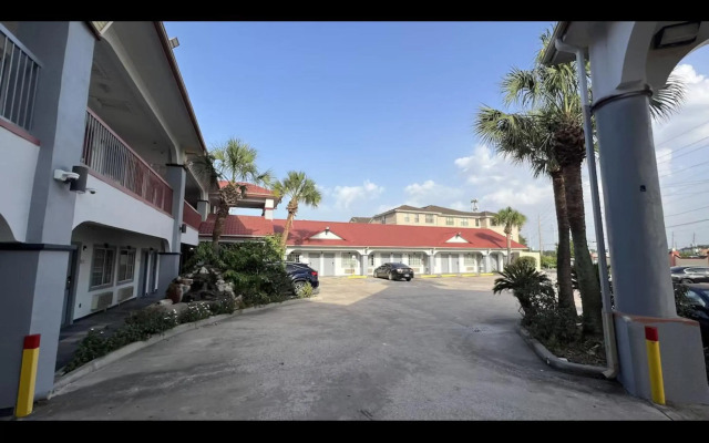 Crystal Inn 249 North