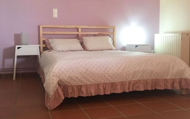 Traditional Studio near Airport