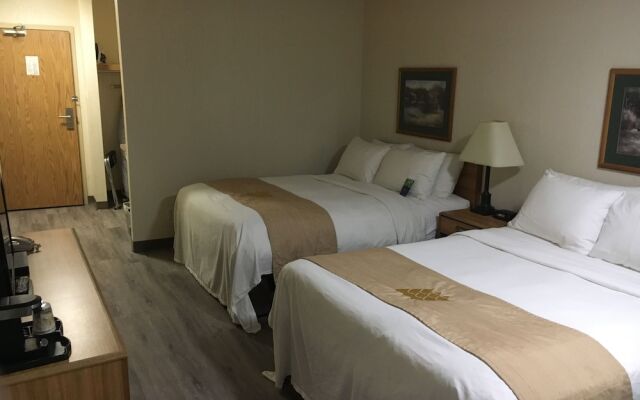 Lakeview Inn & Suites - Edson East