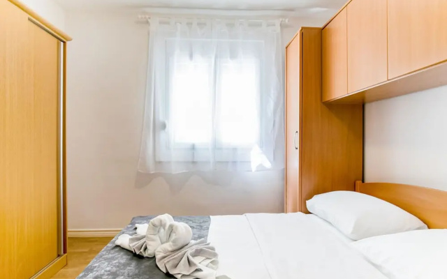 Lovely Apartment in Mastrinka Trogir near Sea Beach
