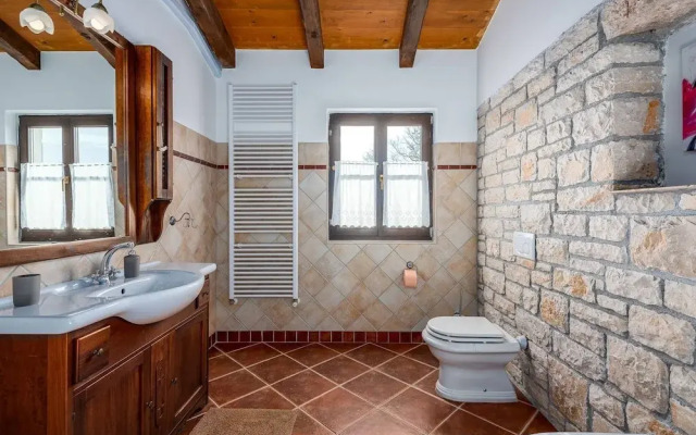 Beautiful Villa With Swimming Pool and Fenced Garden
