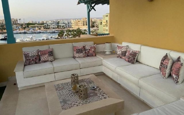 Heated Jacuzzi 2BR Apartment on Yacht view
