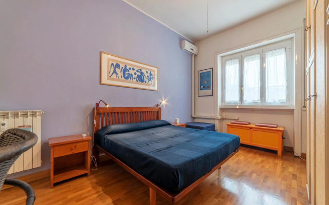 Roomy and Bright Apartment with Terrace