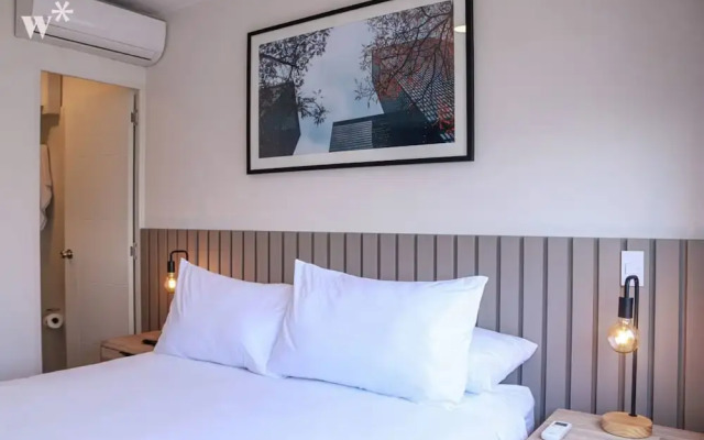 w Outstanding 2BR Duplex With AC in San Isidro