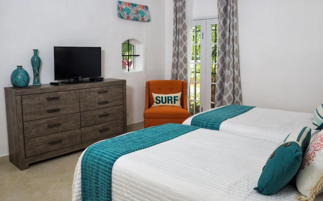 Royal Glitter Bay Villas