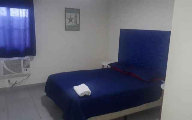 Express Inn Panama International Airport Hostel
