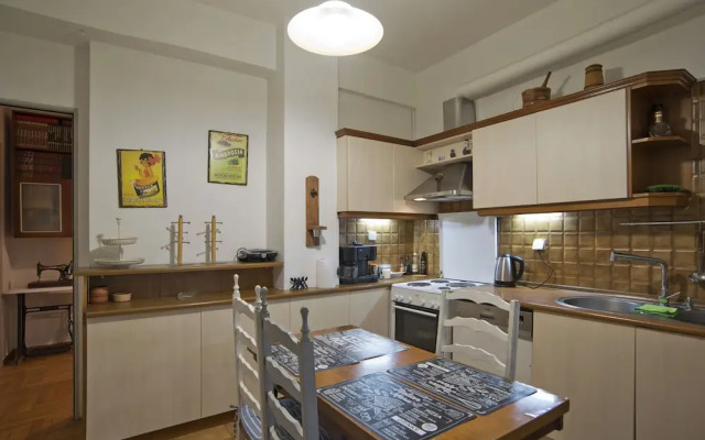 Baroness Apartment in Piraeus