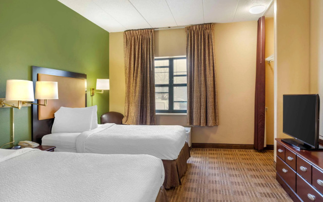 MainStay Suites Chicago Hillside