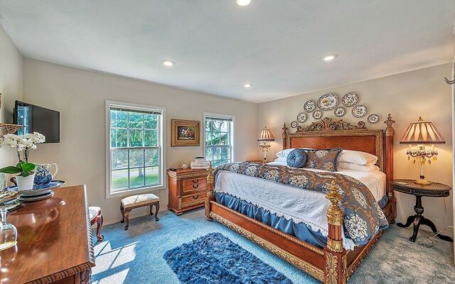 Sea Mist Waterfront Inn