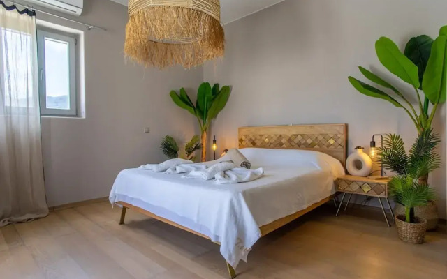 Luxury Villa Delphinus - Allparos Villas