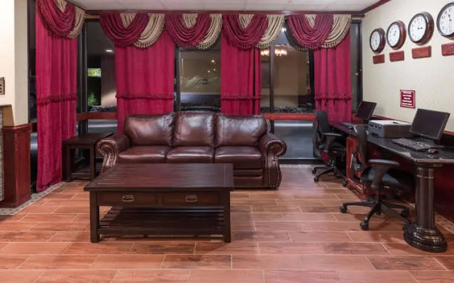 Ramada Medford And Convention Center