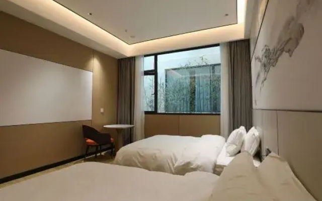 Kanas Intelligent Hotel (Liangping South High-speed Railway Station)