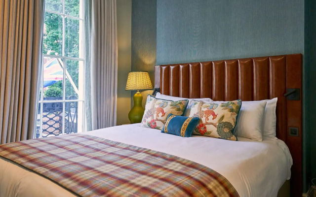 Tophams Hotel