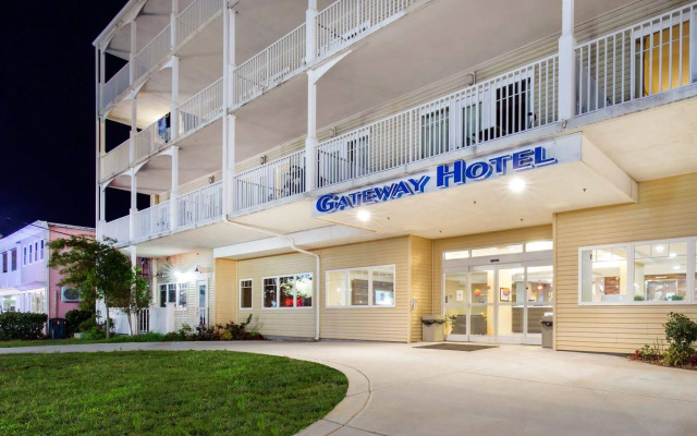 Gateway Hotel & Suites, Ascend Hotel Collection