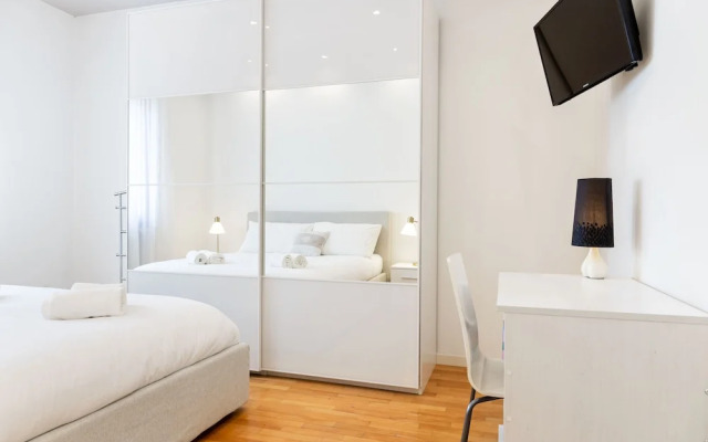 Bright flat next to the Vomero