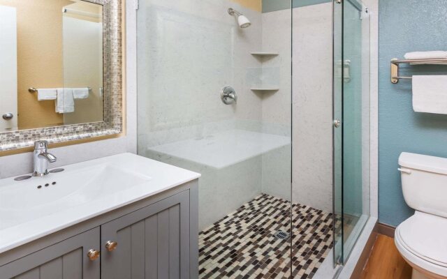 Hotel Avenida - Oceanside Camp Pendleton