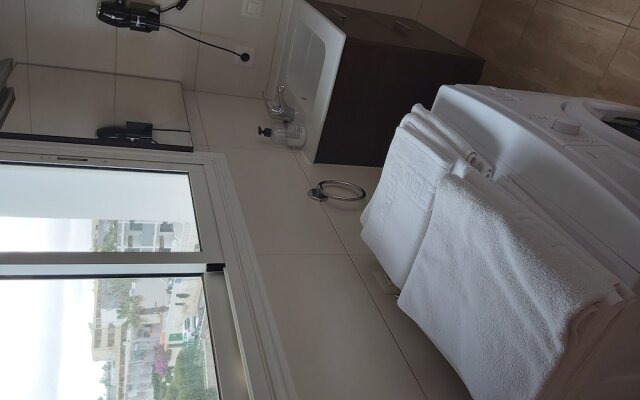Flipper Top Suites