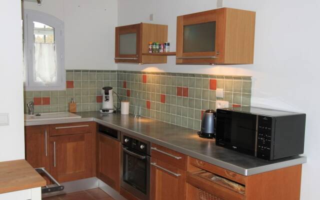 Cosy Holiday Home in Arles with Pool