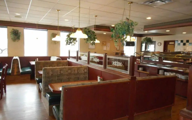 Super 8 Fox Creek