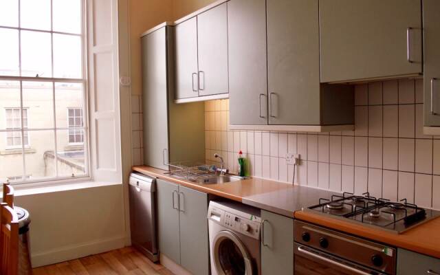 3 Bedroom Central Flat With Castle Views