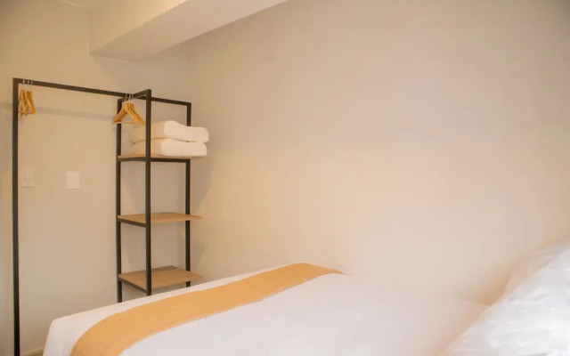 w Inviting 2BR w Balcony in Lively Miraflores