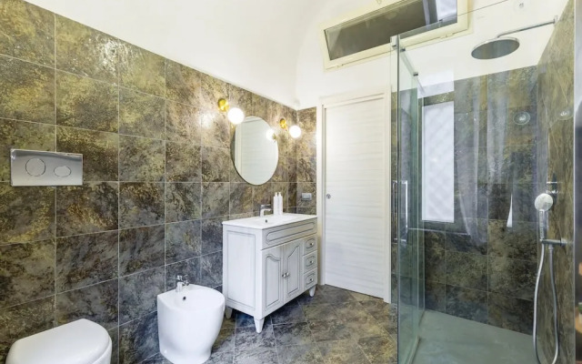 Design Flat in the City Center by Wonderful Italy